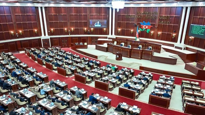 Milli Məclisin son plenar iclası başladı