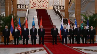 Əli Əsədov Düşənbədə mühüm görüşdə iştirak edir