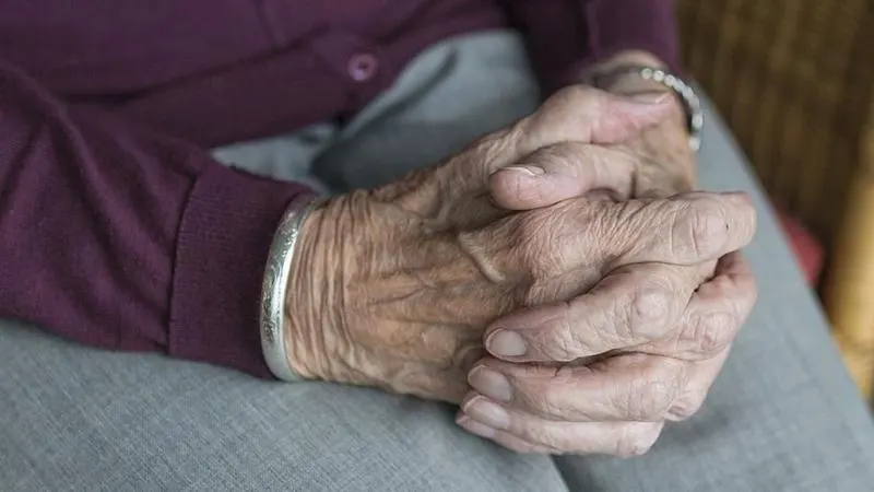 Parkinson xəstəliyinin ilkin əlamətləri aşkar edilib