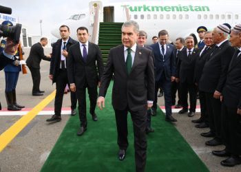 Qurbanqulu Berdiməhəmmədov Azərbaycana səfərə gəlib