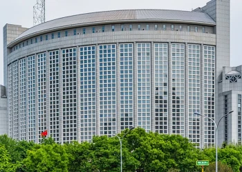 Çin Kanadanı ticarət gərginliyinə son qoymağa çağırır