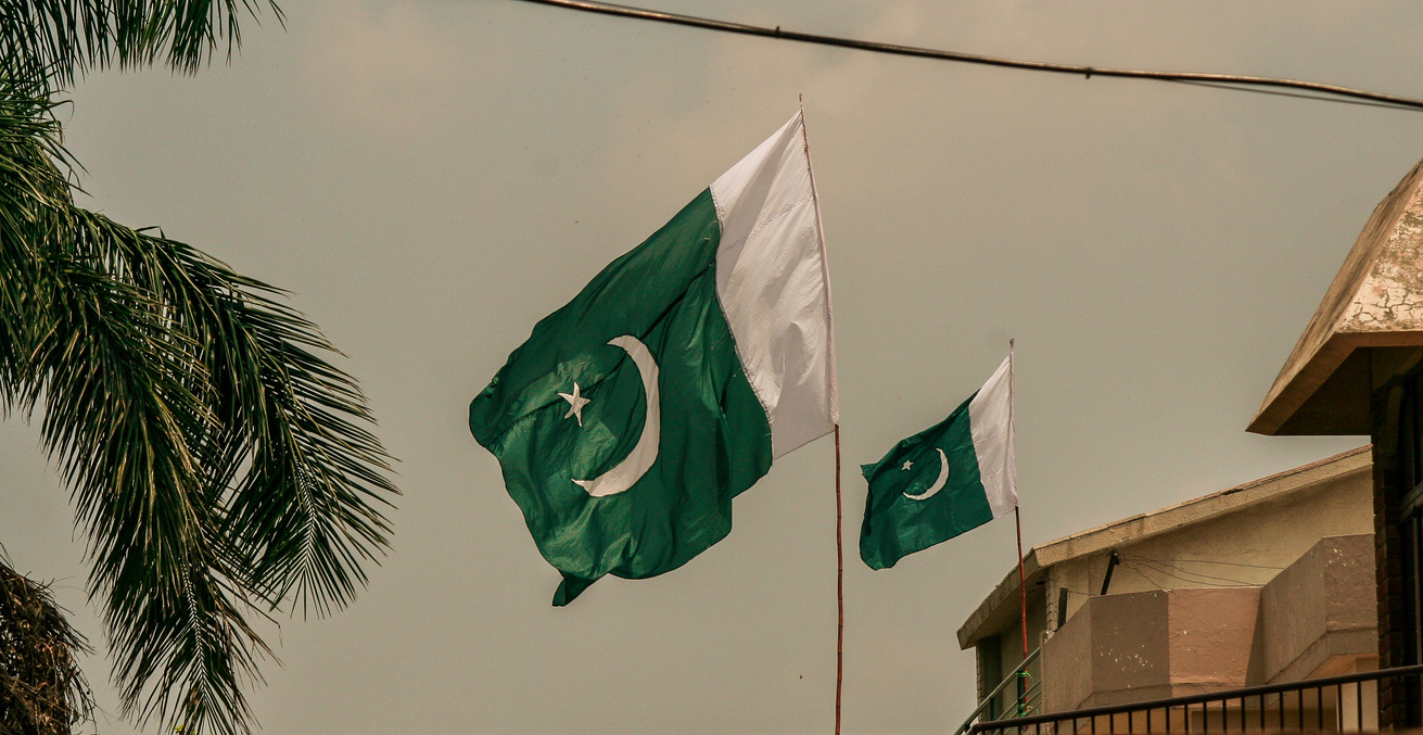 image-pakistan_flag_in_air-1