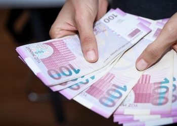 8 saatdan çox işləyənlərin maaşları artacaq