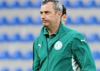 “Üç aydır maaş almırıq, paltardəyişmə otağına girib yumruğumu masaya döyürəm”