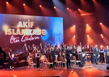 Akif İslamzadə 39 ildən sonra səhnədə: “Təsadüflərə inanmıram, amma bu, bir nişanədir” VİDEO