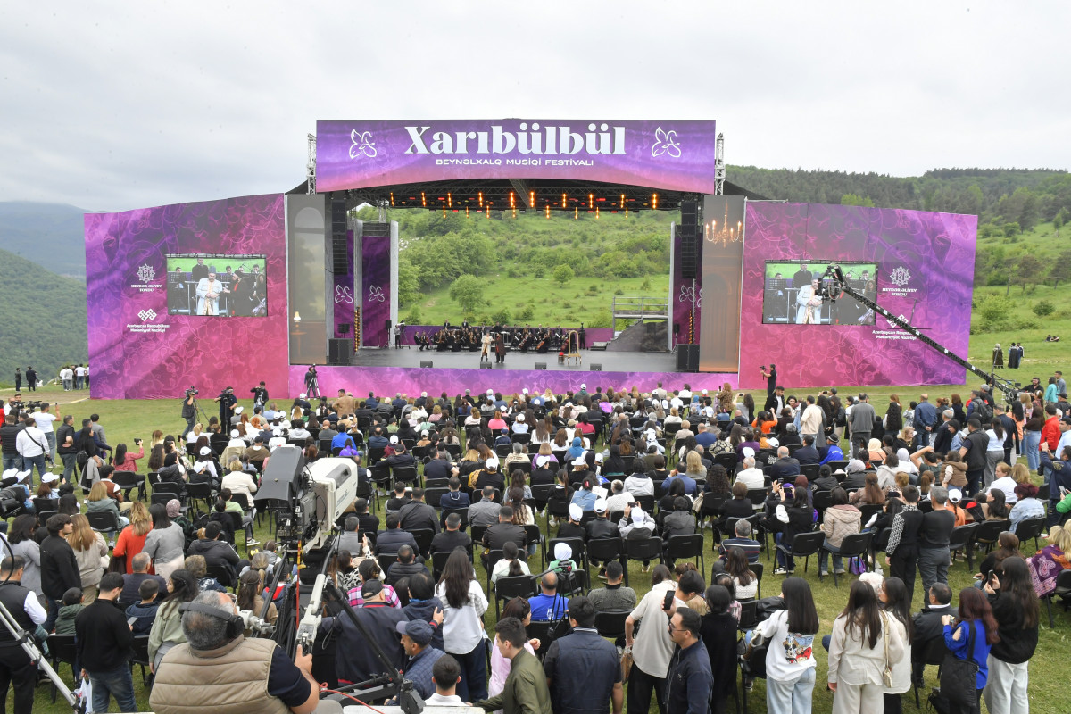 Şuşada “Xarıbülbül” festivalının açılışı oldu