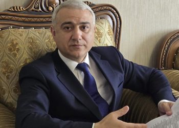 Sahibkarla Bakı Baş Gömrük İdarəsi arasında QALMAQAL FOTO