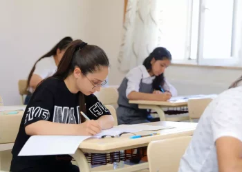 Bu gün 54 mindən çox abituriyent imtahan verdi
