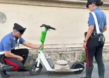 Alman turist skuter ilə Roma artefaktı oğurladı – İtalyan polisi təqib etdi