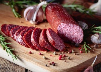 Azərbaycanda kolbasa ehtiyatı 16 % azalıb