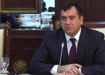 “Hakimiyyət bölgüsünə real məzmun, hüquq və azadlıqlara ciddi təminat verən yeni konstitusiya qəbul olunmalıdır”