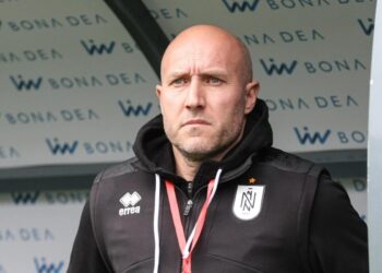 “Neftçi”nin baş məşqçisi dörd oyunluq cəza alıb