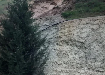 Əhmədlidəki sürüşmə hadisəsindən sonra yamacda yeni çatlar aşkarlanıb