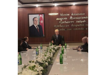 Nəsimi Rayon İcra Hakimiyyətinin başçısı kollektivə təqdim olundu