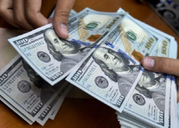 Azərbaycanda bankların nağd ABŞ dolları satışı 30%-dən çox azalıb