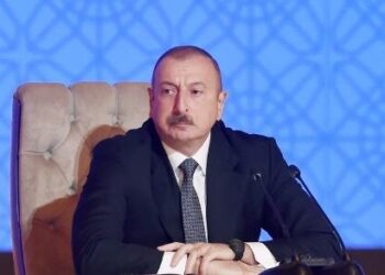 Bəzi məmurlar göstərişləri yerinə yetirmək əvəzinə, ciblərini güdür