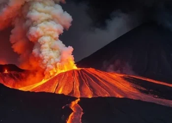 Yaponiyada Sakurajima vulkanı püskürdü