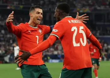 Ronaldo komanda yoldaşlarına bahalı saat hədiyyə etdi