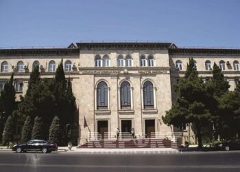 Bu notariusların fəaliyyətinə xitam verilir – Rəsmi