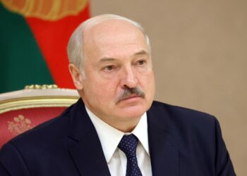 Lukaşenko 22 məhbusu əfv edib