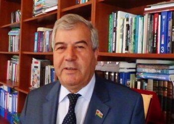 İstiqlalçı deputat, xalq şairi Sabir Rüstəmxanlı Aydın Canın kitabından yazdı…