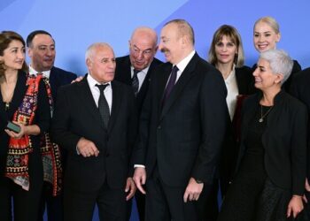 Prezident onlara ev verdi