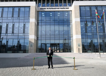 Prezident Qarabağ Universitetinin Biznes və iqtisadiyyat fakültəsinin binasının açılışında iştirak edib