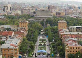 Bu nazir Bakıdan İrəvana getdi
