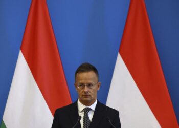 Siyyarto: Macarıstan Aİ-nin Rusiyadan enerji idxalını dayandırma planını rədd edir