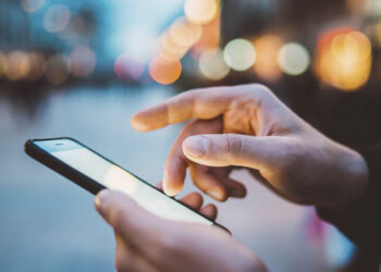 Azərbaycana gətirilən 1 ədəddən artıq mobil telefonların qeydiyyatı üçün 100 manat rüsum alınacaq