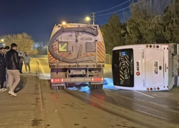 Türkiyədə yol qəzasında 13 nəfər xəsarət alıb