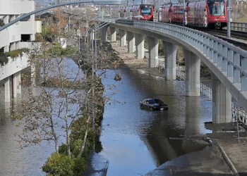 Kaliforniyada şiddətli yağış və fırtınalar həyatlara son qoyub
