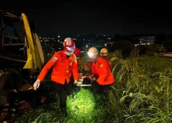 İndoneziyada sərnişin avtobusu aşıb: Ən azı 16 nəfər ölüb
