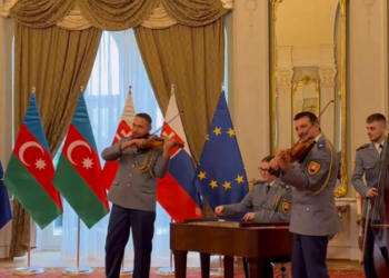 İlham Əliyevlə Robert Fitsonun görüşü zamanı “Qurban olum Azərbaycan” mahnısı ifa edildi