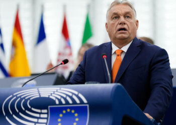 Orban Qərbin Rusiya ilə bağlı mövqeyini tənqid etdi
