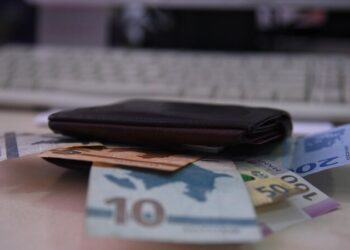 Dövlət büdcəsi zərfinə daxil olan yaşayış minimumu və ehtiyac meyarı ilə bağlı qanun layihəsi təsdiq edildi