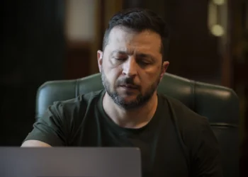 Zelenski: Bu müharibəyə şərəfli bir sülhlə son qoymalıyıq