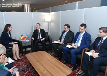 Ceyhun Bayramov Rumıniyanın xarici işlər naziri ilə görüşüb