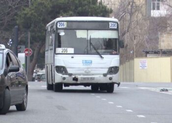 Bakıda bu avtobus 3 təkər üzərində hərəkət edib? – Video