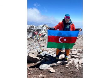 FHN-in əməkdaşı Akonkaqua zirvəsini fəth edib – FOTO