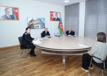 Baş prokuror Pirallahıda vətəndaşları qəbul edib