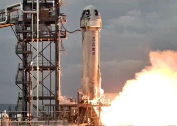 “Blue Origin”in kosmik gəmisi turistlərlə suborbital uçuş həyata keçirib