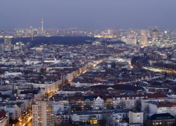 Almaniya əhalisi ötən il 2020-ci ildən bəri ilk dəfə azalıb