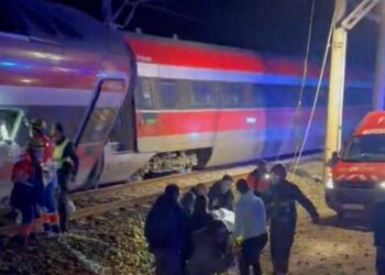 İspaniyada iki yüksək sürətli qatar xəttdən çıxdı: 21 ölü
