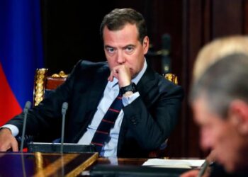 Medvedev: Tramp tələsməsə, Qrenlandiya referendumla Rusiyaya qoşula bilər
