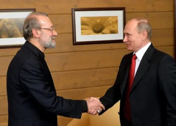 Putin Kremldə Laricani ilə görüşüb