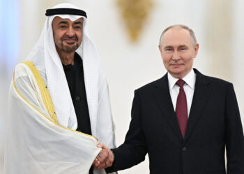 Putin BƏƏ prezidentini təkbətək görüşə dəvət etdi