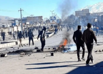 İranda polisə hücum nəticəsində iki nəfər ölüb, daha 30 insan yaralanıb