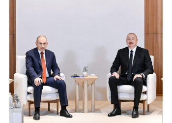 Azərbaycan Prezidenti İlham Əliyevin Əbu-Dabidə Ermənistanın Baş naziri ilə geniş tərkibdə görüşü keçirilir – FOTO