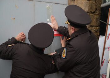Bakıda yanğın təhlükəli mebel sexinin fəaliyyəti dayandırılıb